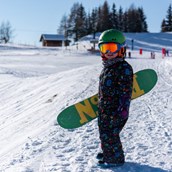 Unternehmen - Snowboards zum Verleihen, Snowboardkurs für Kinder auf der Emberger Alm - Drausport Shop - Waltraud Sattlegger