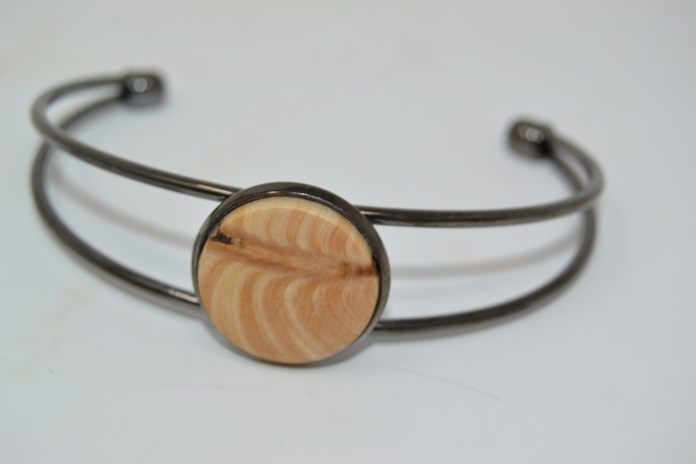 Unternehmen: Armreif aus Wacholder - Huizbirn