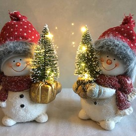 Unternehmen: Schneemann mit Weihnachtsbaum - Weihnachtsdiskont