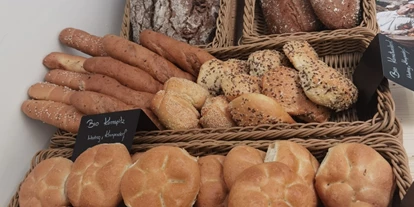 Händler - Klagenfurt - Biobäckerei Nadrag
Frisches Brot & Gebäck von MI - SA
ErdenGold Bio Lebensmittel Geschäft mit Bedienung und Feinkost in der Ferdinand Wedenig Strasse 4, 9073 Viktring Klagenfurt
MO-FR 08:00-18:00
SA 08:00-14:00 - ErdenGold KG