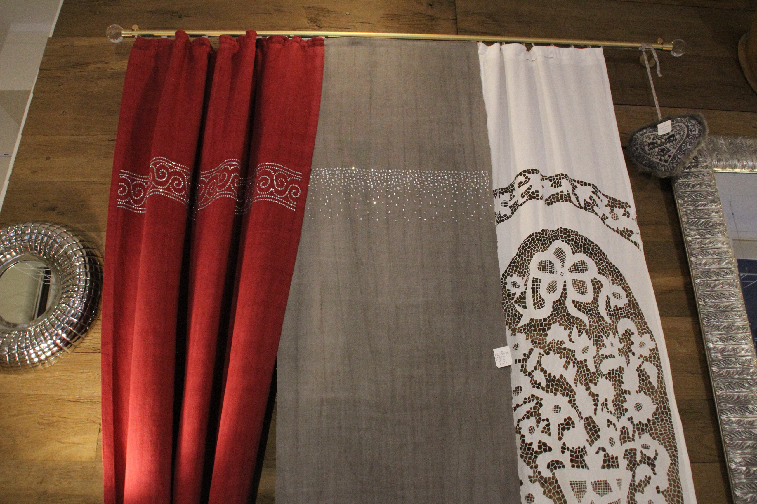 Unternehmen: Leinenvorhange mit und ohne Strass Kristalle - WOHNfühlen Elisabeth Wieder-Enderle