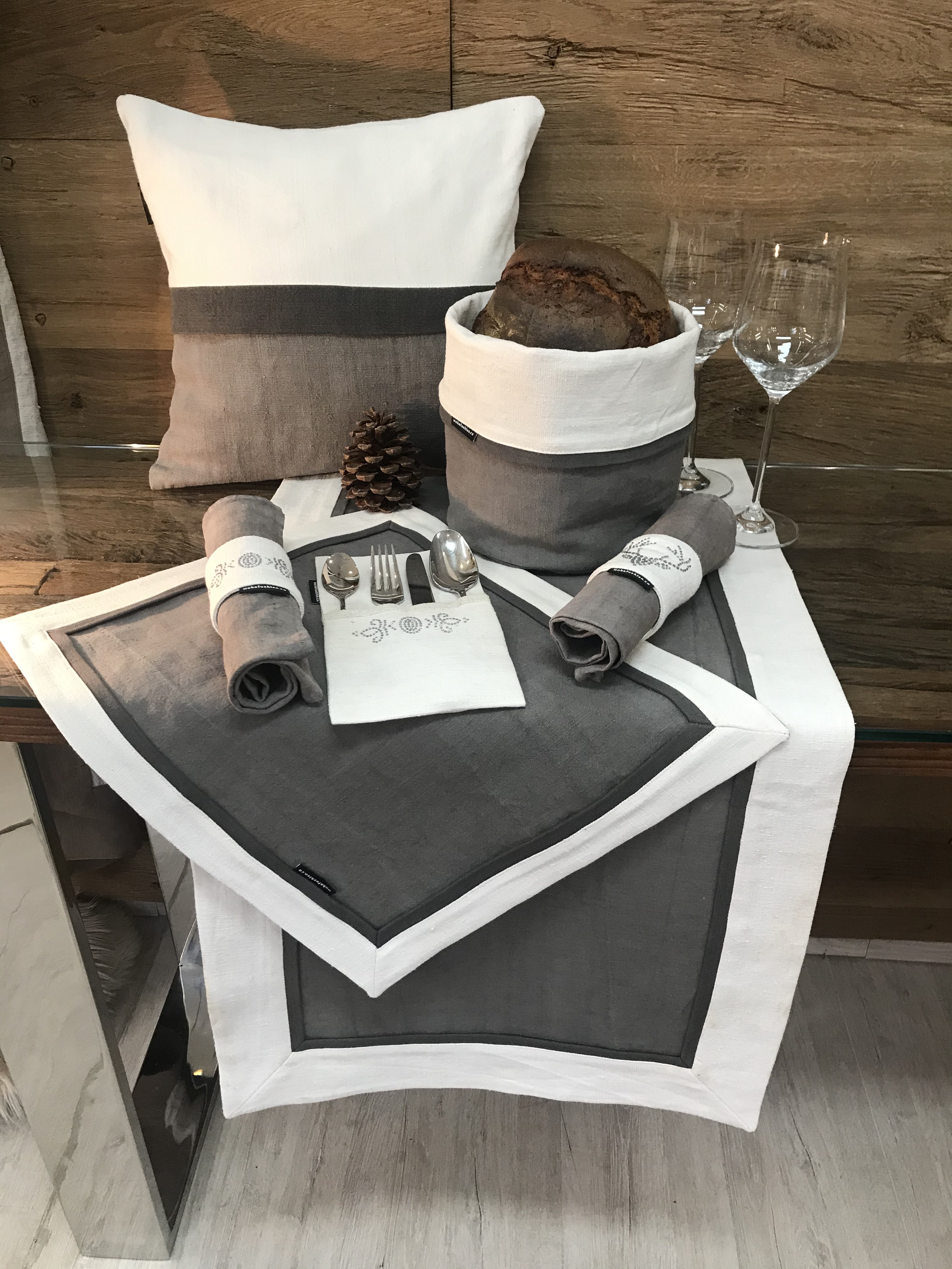 WOHNfühlen Elisabeth Wieder-Enderle Produkt-Beispiele örbchen, Tischläufer, Tischset, Bestec