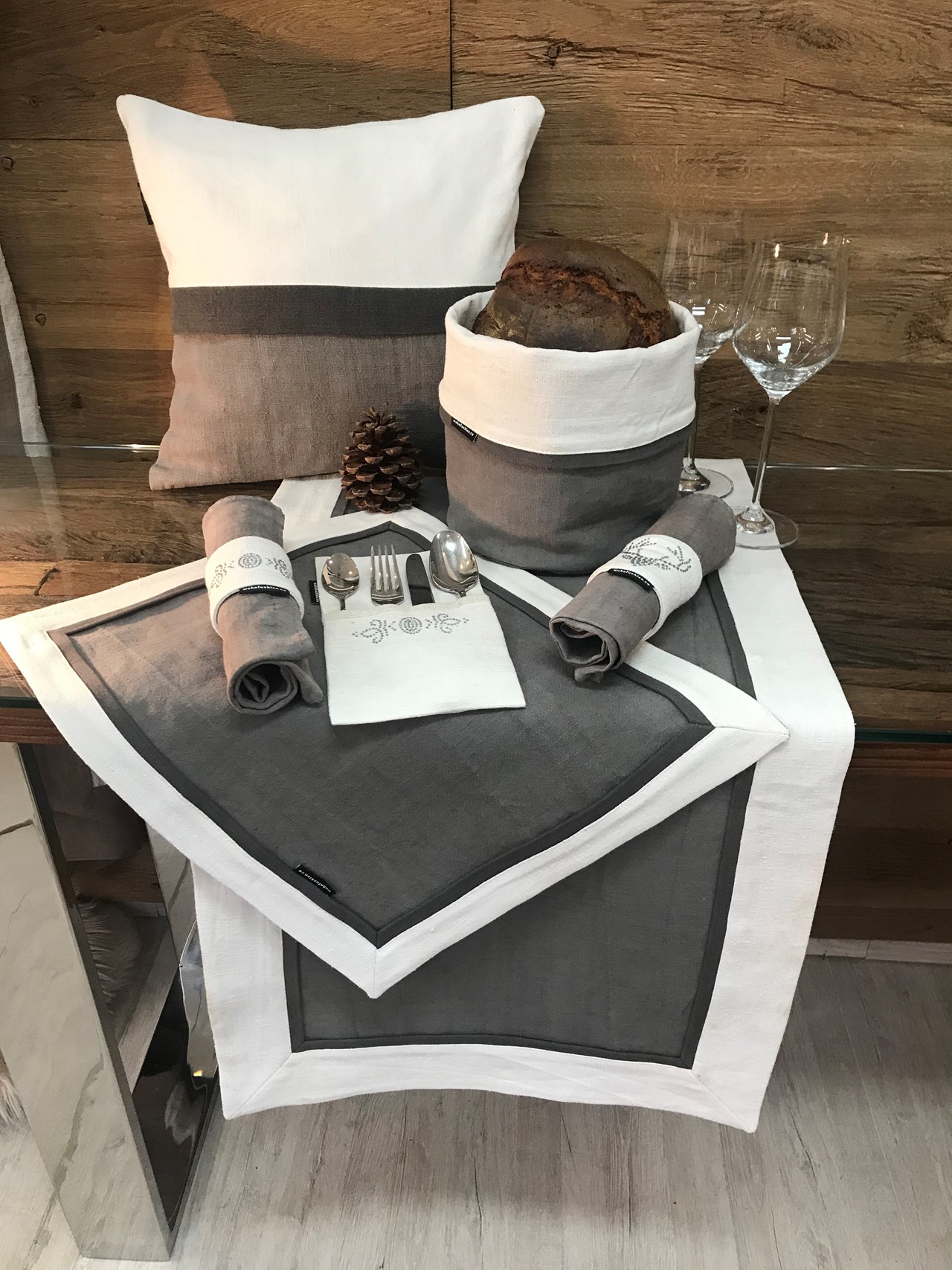 WOHNfühlen Elisabeth Wieder-Enderle Produkt-Beispiele örbchen, Tischläufer, Tischset, Bestec