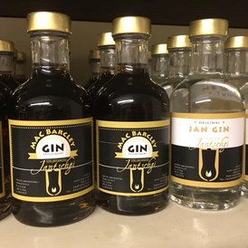 Direktvermarkter: Fassgelagerter Gin und Original Gin - Edelbrennerei Jantschgi 