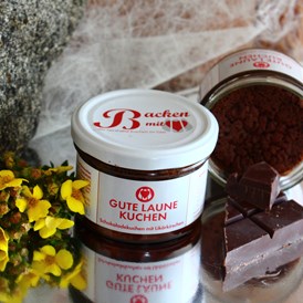 Direktvermarkter: Gute Laune Kuchen
Schokoladekuchen mit Kirschpralinen - Backen mit Herz e.U.