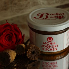 Direktvermarkter: Mohn Joghurt Kuchen
sehr luftig und leicht - Backen mit Herz e.U.