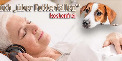Händler - Markt Allhau - Das Bild zeigt eine Frau entspannt im Bett liegend, daneben sitzt ein kleiner schwarz-weiß gefleckter Hund. Geschrieben steht „Hörbuch über Futterfallen kostenfrei!" - Fedor® Tiernahrung