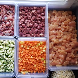 Direktvermarkter: Handgeschnittenes Fleisch und Gemüse - Duke of Foods e.U.