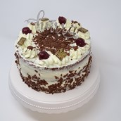 Unternehmen - Schwarzwälder-Kirsch-Torte klein (6 Portionen EUR 19,00)
Topfen-Joghurt-Torte klein 
Nuss-Nougat-Torte klein
Joghurt-Sahne-Torte klein - Zuckerpuppe - Süsses von Nela 