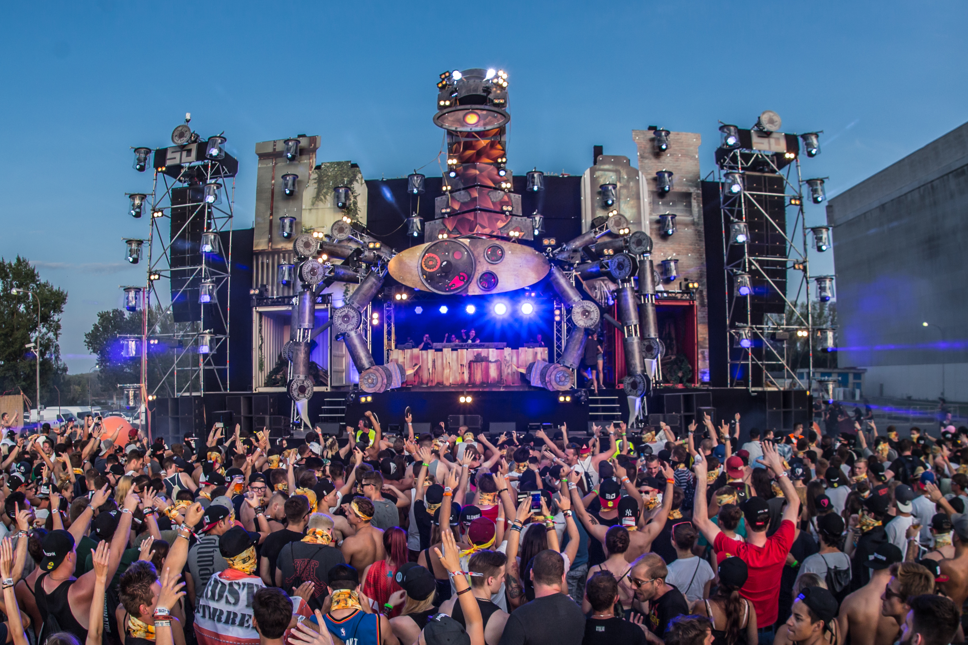 Betrieb: Revolution Rental GmbH