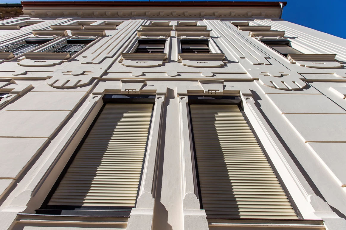 Betrieb: Fassade Hoffmanngasse - Malerei Hofer