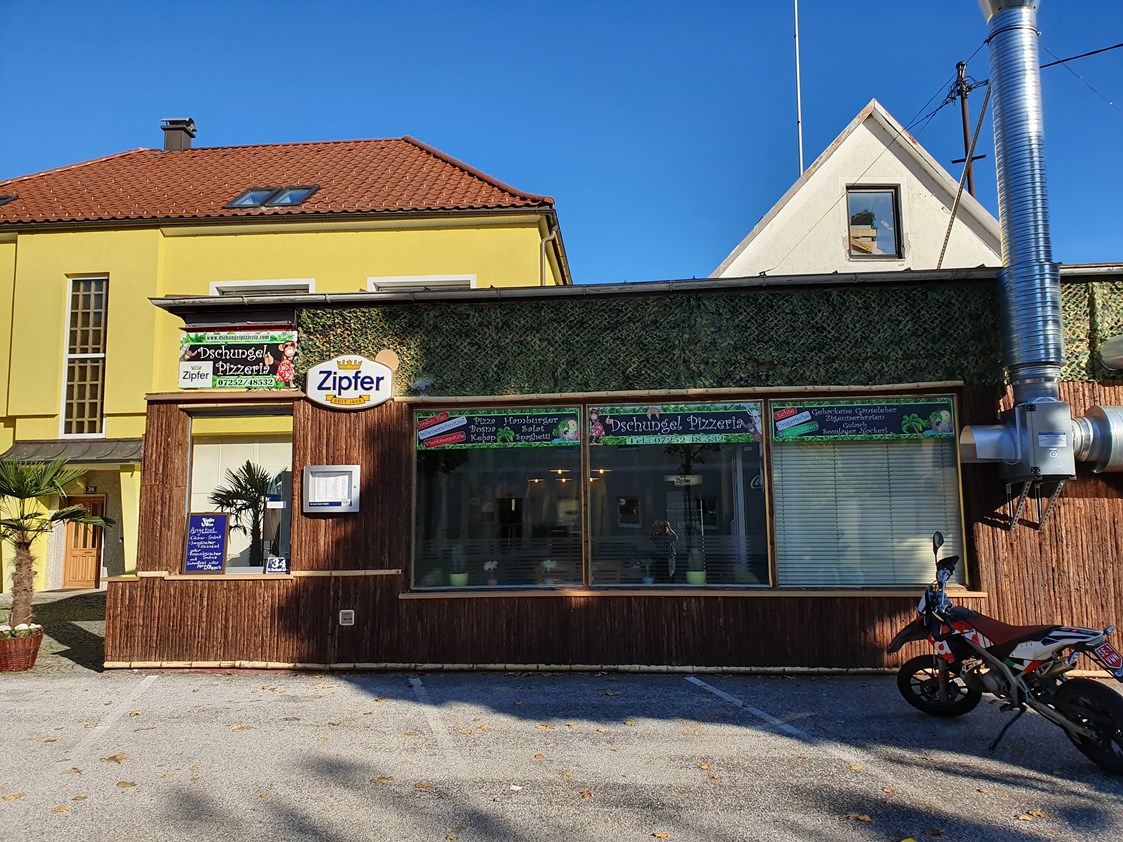 Wirtshaus: Geschäft, Straßeseit - Andras Sipos