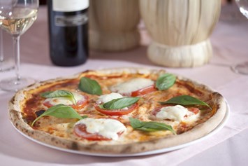 Wirtshaus: Steinofen Pizza  -  " RIVA "  Ristorante - Pizzeria - Eissalon 