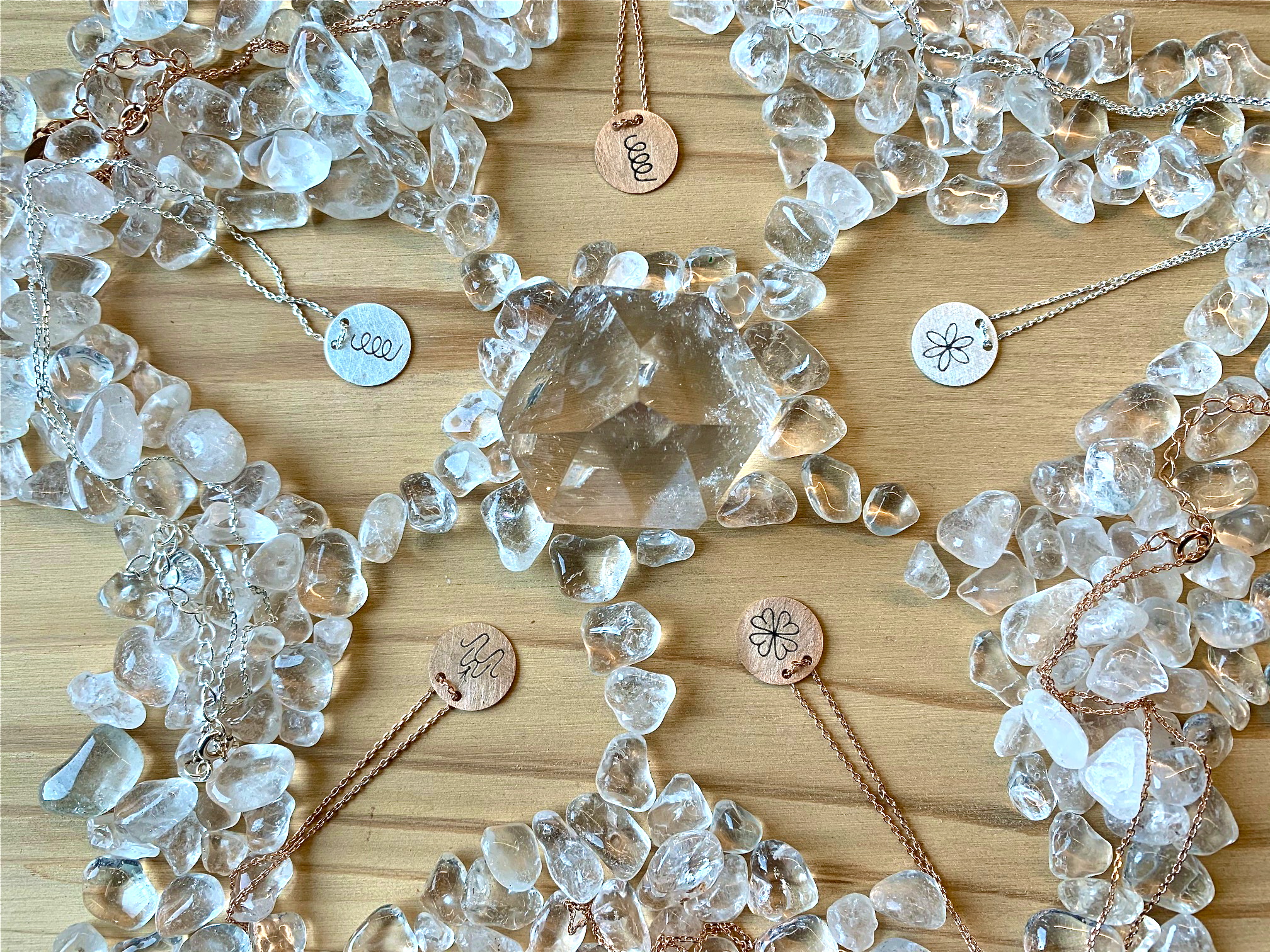 Ferdinanda’s  Produkt-Beispiele Energetisierte Lebenskraft-Symbol-Ketten