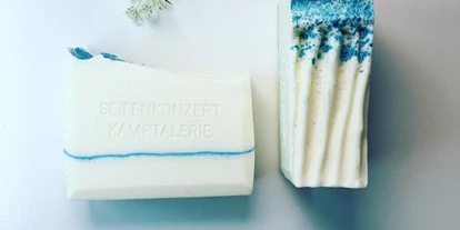 Händler - Niederösterreich - Waschseife meeres_ton mit Kokosöl (kbA), Mandelöl (kbA) und Kakaobutter (kbA)
Duftend nach Litsea Cubeba - Seifenkonzept Kamptalerie