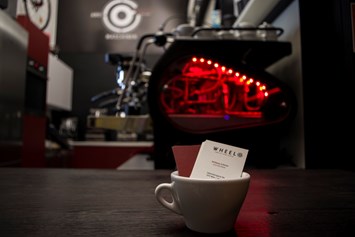 Unternehmen: Die La Marzocco Strada - WHEEL - Simplify your Coffee