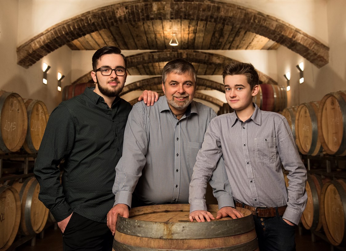 Direktvermarkter: Winzer Leopold Auer mit seinen 2 Söhnen Lukas und Matthias - Weingut Familie Auer