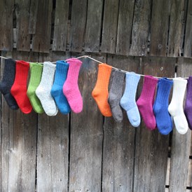 Unternehmen: kuschelige Wollsocken in trendigen Farben

ob für Arbeit, Sport oder auf der Couch - eine Wohltat für die Füße - Huber Strick/Walkwaren    Wollwarenerzeugung