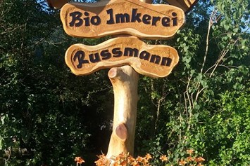 Direktvermarkter: Unser Verkaufsschild an der Strasse - Bio Imkerei Russmann wir Imkern in der Nationalpark Kalkalpen Region . 