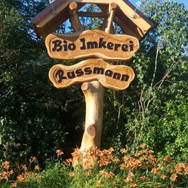 Direktvermarkter: Unser Verkaufsschild an der Strasse - Bio Imkerei Russmann wir Imkern in der Nationalpark Kalkalpen Region . 