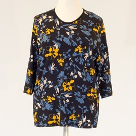 Direktvermarkter: Shirt Blüten-Muster - urban // collection - Trendmode aus dem Vulkanland