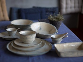 Keramik Atelier Kuschnigg Produkt-Beispiele Gebrauchskeramik mit erhabener Struktur