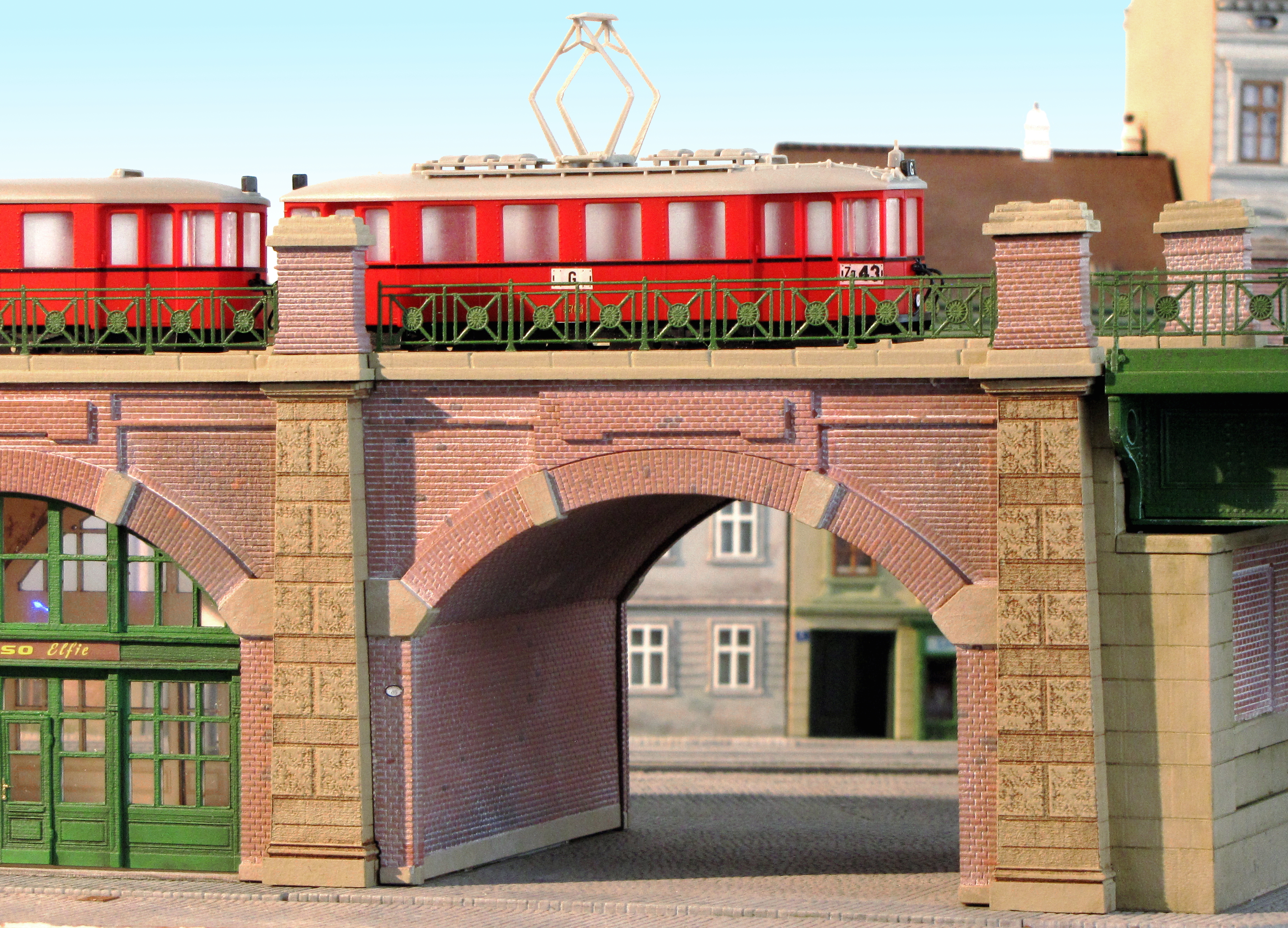 artbeeren e.U. Produkt-Beispiele Stadtbahnbogen mit Durchgang