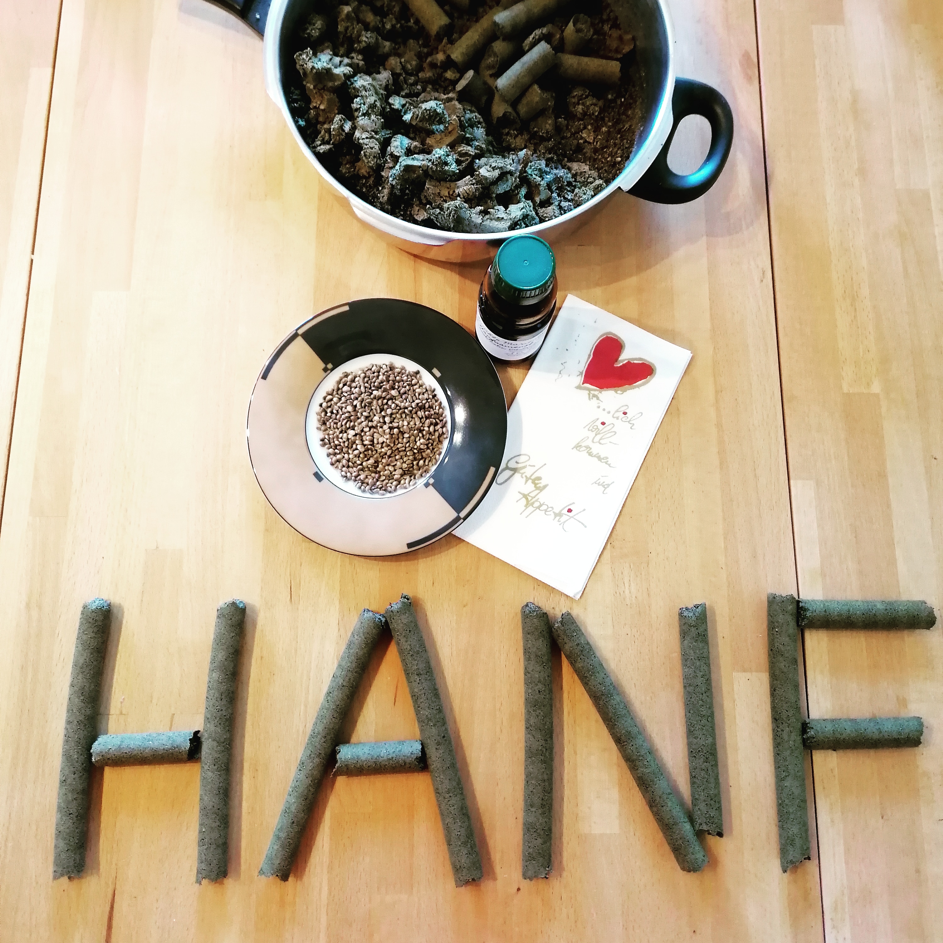 Ölmühle Marienthal e.U  Produkt-Beispiele Hanfsamenöl 