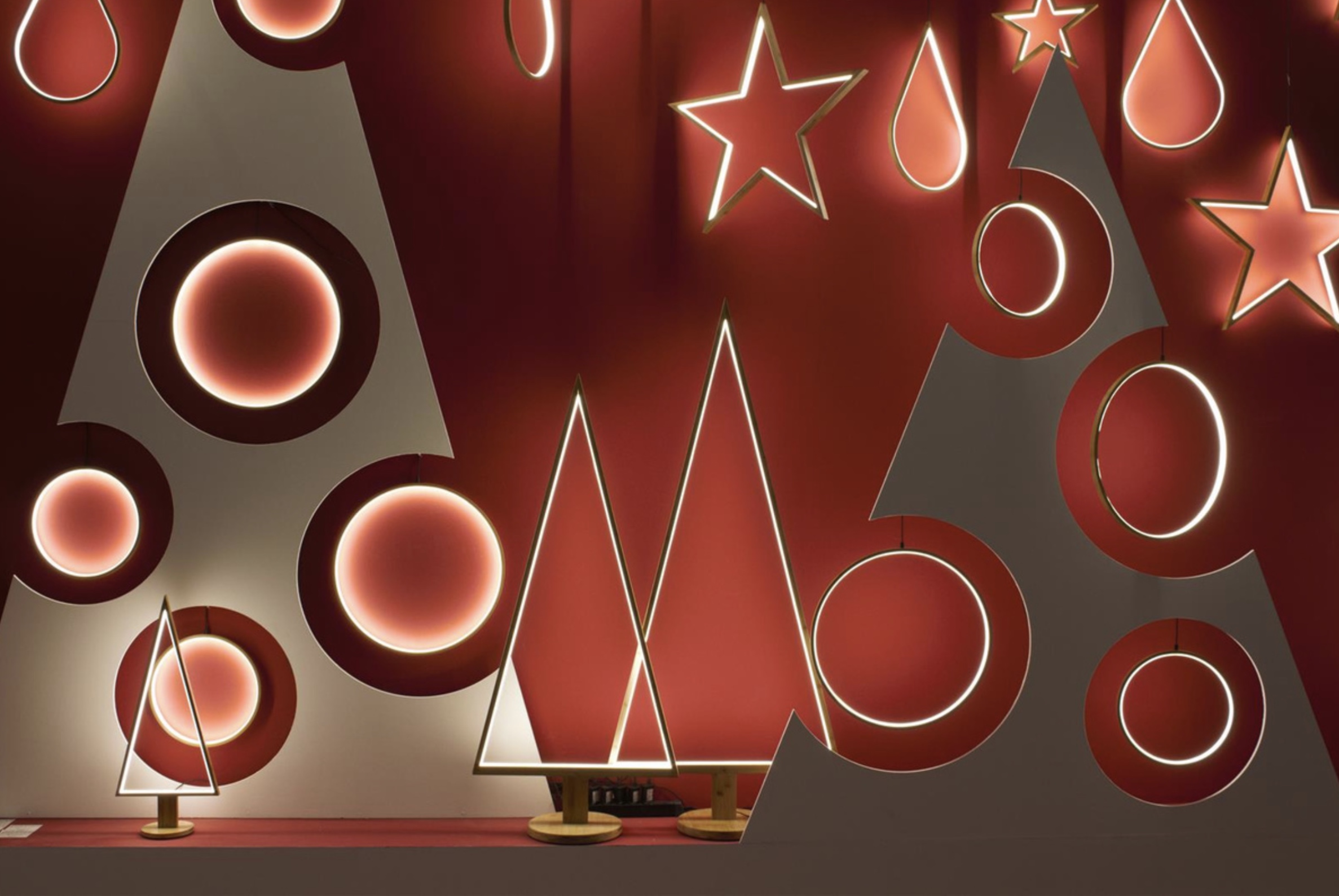 decopoint - Dekoartikel für das Schaufenster, Homedeco, Weihnachtsbeleuchtung und  Geschenke. Produkt-Beispiele Leuchtbaum mit LED