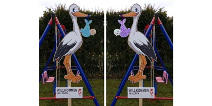 Händler - Gleisdorf - Babystorch mit Baby im Schnabel in Größ L (96x45 cm). Die Babys sind mit einer blauen, rosa oder gelben Windel erhältlich. - Sweet-Prints.at