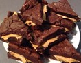 Unternehmen: Brownie-Ecken mit Erdnussbutter (vegan) - Café Fett+Zucker