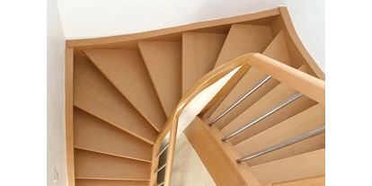 Händler - Gleisdorf - Laminatstufen im Dekor Buche. Auch Ihre Treppe können Sie selber renovieren und die alten Trittstufen durch neue Stufen aus Laminat ersetzten. - RenoShop Renovierungssysteme