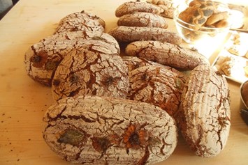 Unternehmen: Roggen-Sauerteig Brot selbst gebacken - Fa. Genusskistl