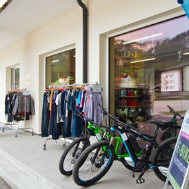 Unternehmen: Sportshop und E-Bike Verleih in Gosau - Checkpoint Sport