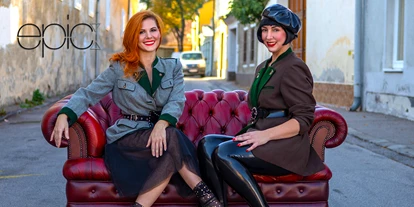 Händler - Industrieviertel - Im Wiener Couture- Atelier werden durch traditionelle Handwerkskunst gepaart mit neuen Ansätzen von Verarbeitungstechniken, extravagante und Einzigartige Designs geschaffen. In unserem Shop kauft man kein Produkt oder einfach nur ein Kleidungsstück, man entscheidet sich seine individuelle Persönlichkeit durch die Mode zu inszenieren und zu unterstreichen. - epic-couture
