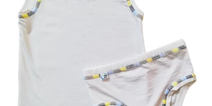 Händler - Unternehmens-Kategorie: Schneiderei - Kinder Set bestehend aus Tanktop und Slip in verschiedenen Absteppungen - Inge'Schneider&Stickatelier