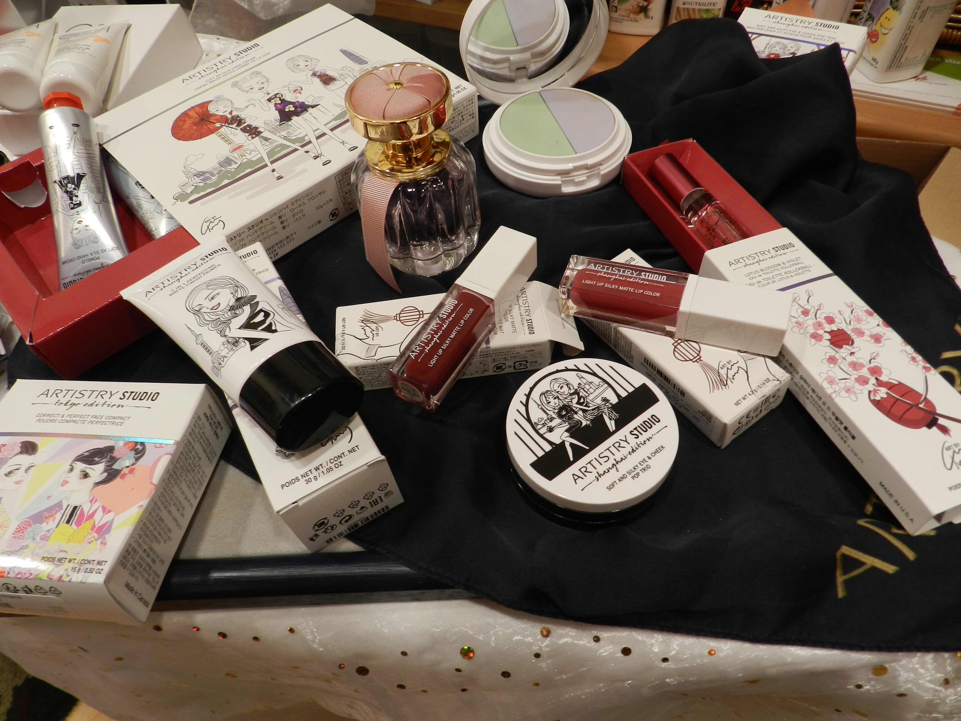 BEAUTY und WELLNESS - REGINA ARNOLD Produkt-Beispiele ARTISTRY