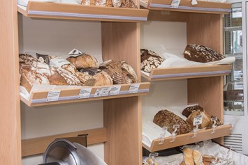 Unternehmen: Brot, Gebäck, Mehlspeisen von Biobäckern Joseph, Öfferl, Waldherr, Bauern - Bio Laden Kredenz.me GmbH
