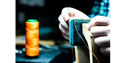 Händler - Niederösterreich - Handgenähte Qualität aus Österreich und Premium Leder Taschen, Geldbörsen, Gürtel und Accessoires im Online Shop www.shinboru.com - Lederatelier.at Ledermanufaktur