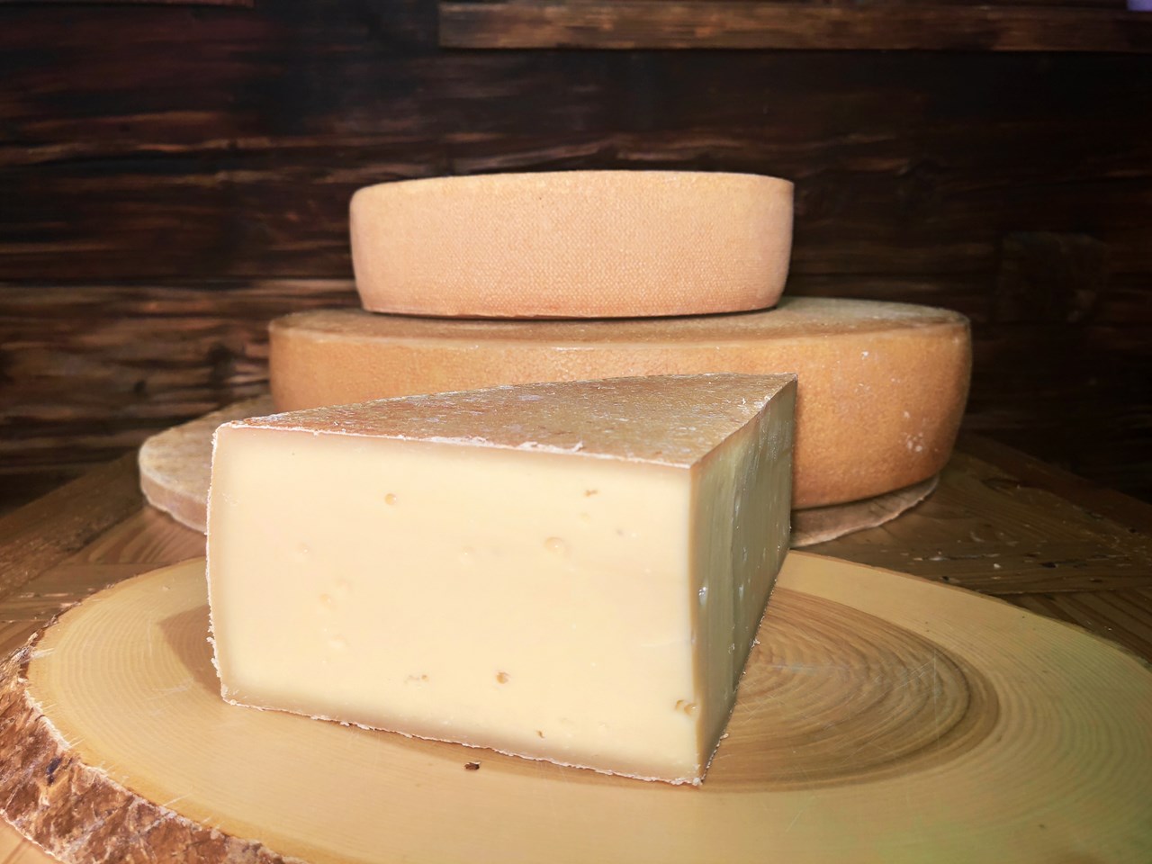 Ur-Alp Naturprodukte Produkt-Beispiele Hochalpbergkäse würzig