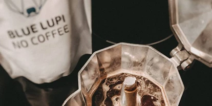 Händler - Klagenfurt - Zubereitung des Lupinenkaffees über die Espressokanne - Bluelupi