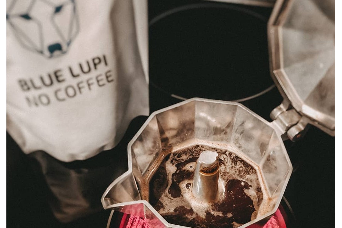 Unternehmen: Zubereitung des Lupinenkaffees über die Espressokanne - Bluelupi