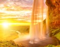 Unternehmen: Wasserfall getaucht in goldenes Licht - Clemens Pistauer Energetiker