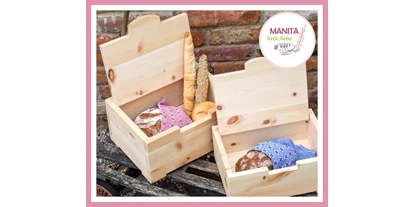 Händler - PLZ 5161 (Österreich) - Zirbenkiste eckig, Größe S und L
https://www.manita.at/manita-brot-liebe/brotdosen-auswahl/brotdose-eckig/ - MANITA holz.liebe