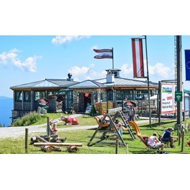 Betrieb: Panorama Alm – das Panoramarestaurant mit Ausblick auf die Berge - Auszeit-XL Urlaub Mauterndorf