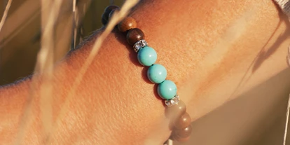 Händler - PLZ 4070 (Österreich) - Besondere und individuelle Schmuckstücke
Im Bild: Perlenarmband "Motivation" (Art.Nr. 16124S) - Bitto - Natürlich zum Wohlfühlen GmbH