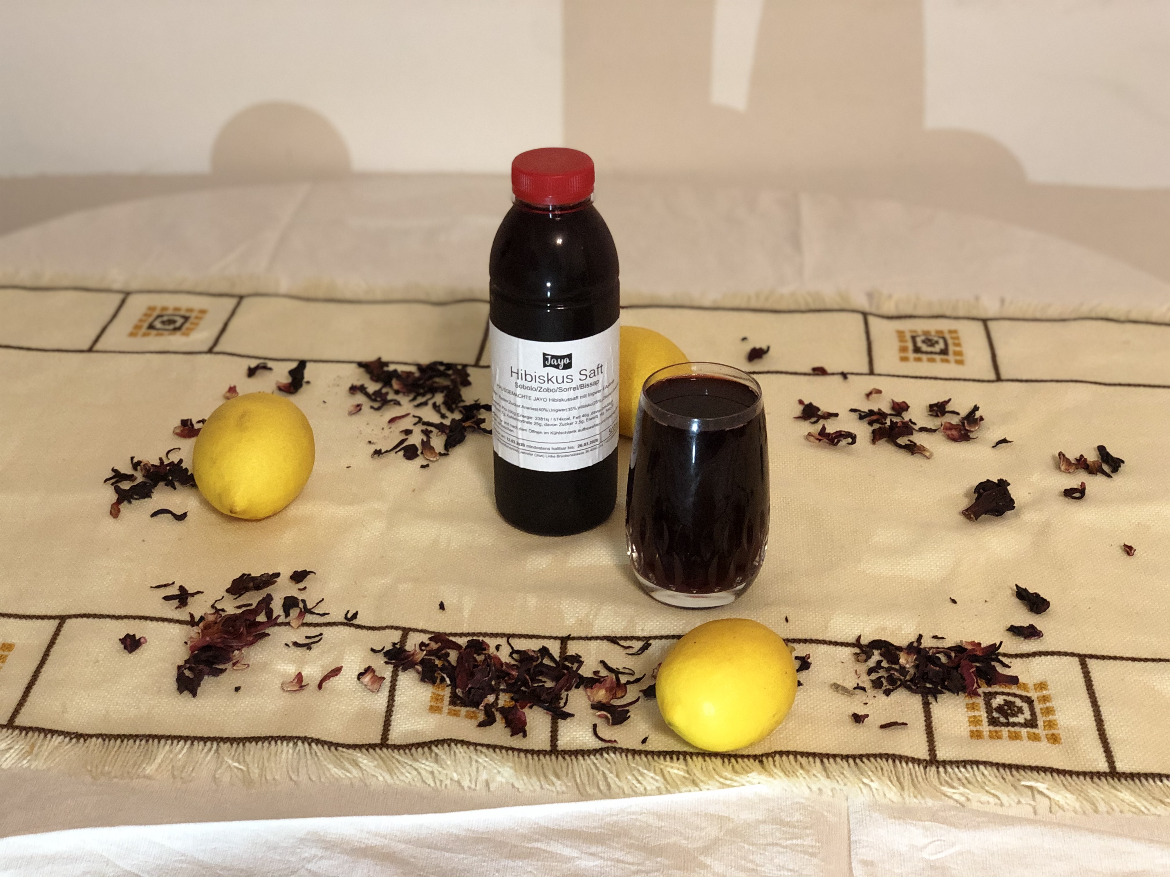 Jennifer Ofori Produkt-Beispiele Jay O Hibiskus-Saft