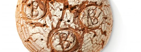Unternehmen: 100% ROGGENLAIB …NUR ECHT MIT DEM “B” IN DER KRUSTE.
Ein wahrer Kraftlackl…mit Roggen und Brotgewürze zu 100% aus Oberösterreich
Zu 50% aus Vollkorn- und 50% aus ausgemahlenem Roggen bleibt dieses kräftige Brot besonders lange frisch. Nur mit Natursauerteig gelockert – ohne Hefe und ohne Weizen. - Bräuer Mühlviertler Naturbäcker