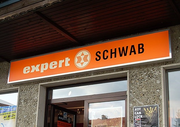 Unternehmen: Expert Schwab: Leuchtkasten - Agentur West - Manfred Salfinger