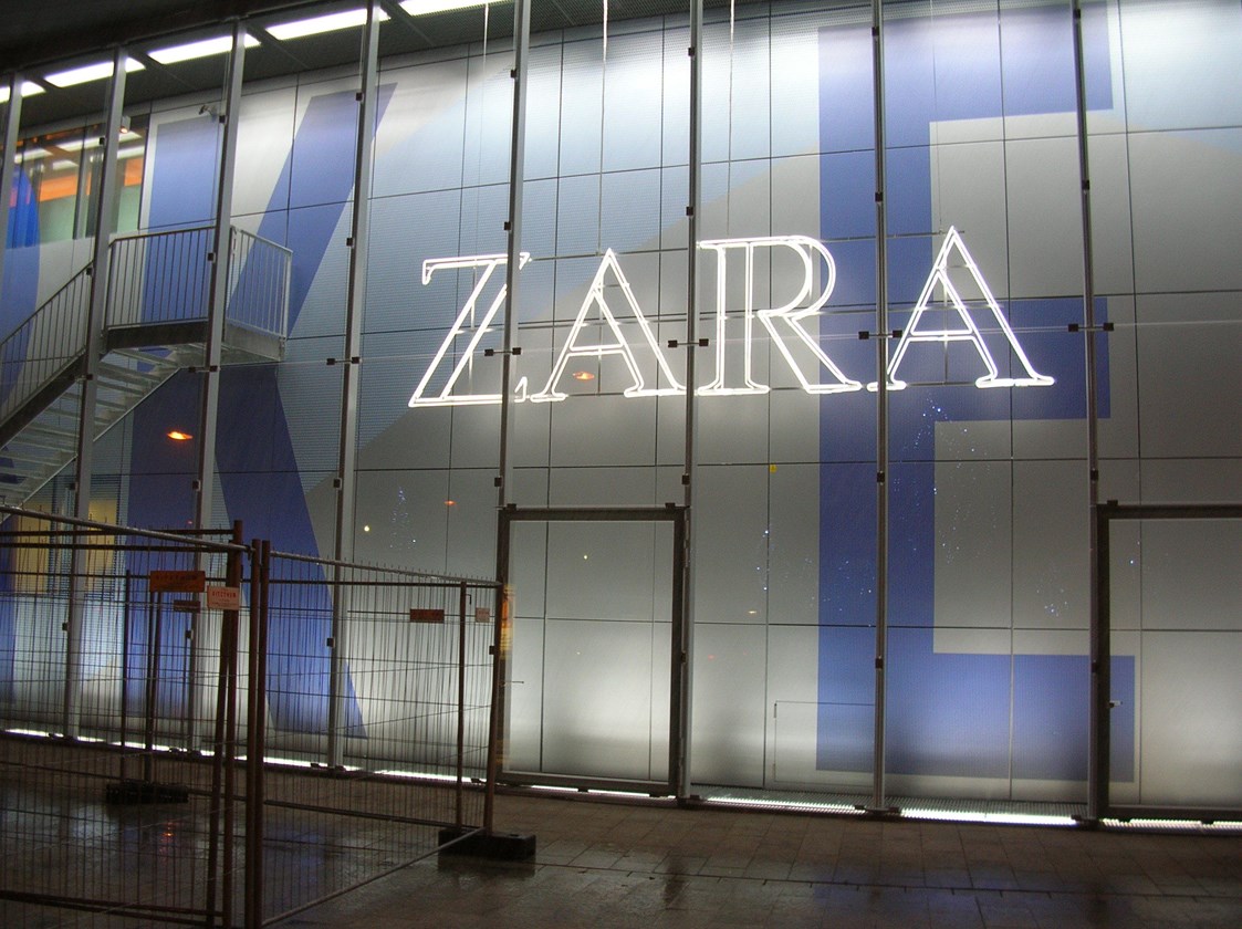 Unternehmen: Leuchtreklame Zara - Agentur West - Manfred Salfinger